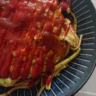 焼きそばアレンジ！オム焼きそば